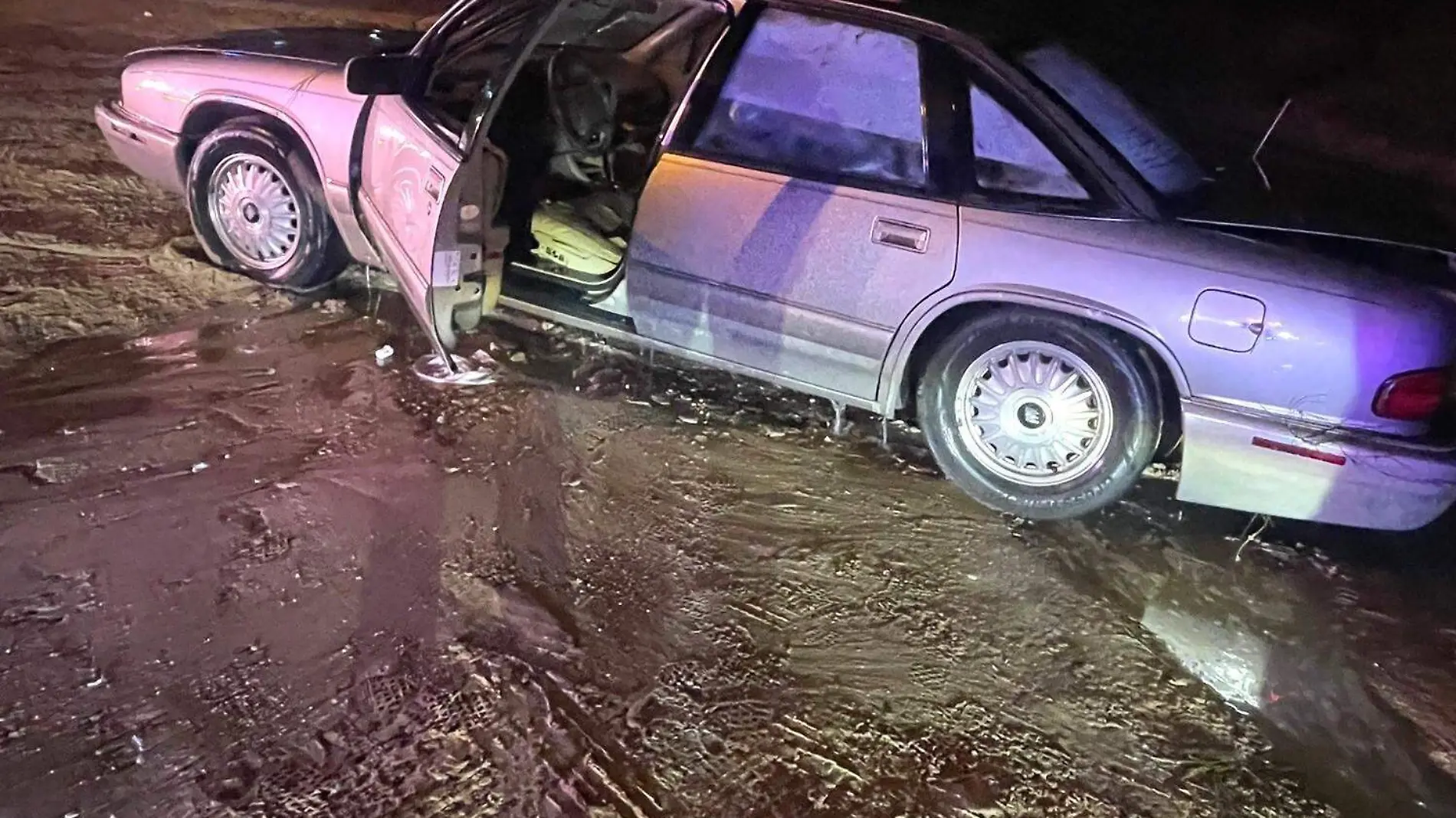 Por la carretera a Riito, a la altura de las curvas de El bartote un auto volcó y falleció una mujer que viajaba como pasajera.